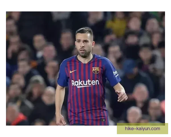 阿尔巴左路进攻威胁持续显现，状态回暖备受关注