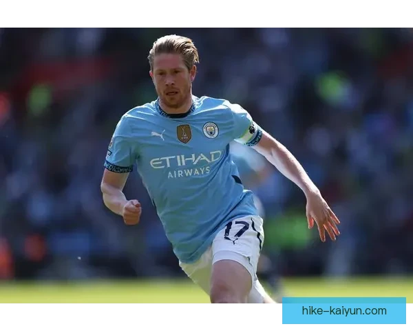 德布劳内发型变化史引发球迷热议，呈现多样风格与个性魅力